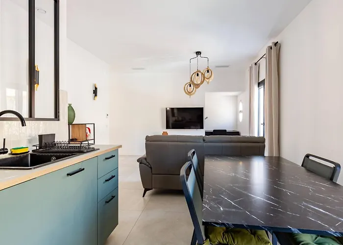 - 3 ,rue Pasteur - 3p *