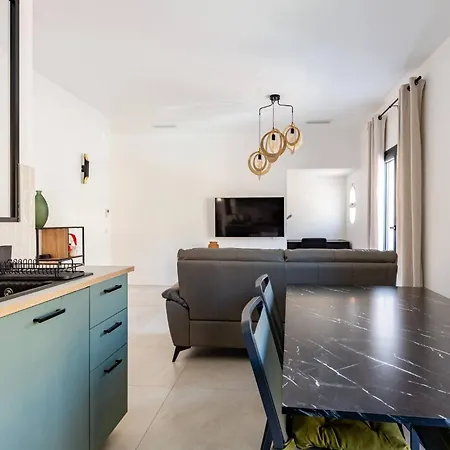 - 3 ,rue Pasteur - 3p *